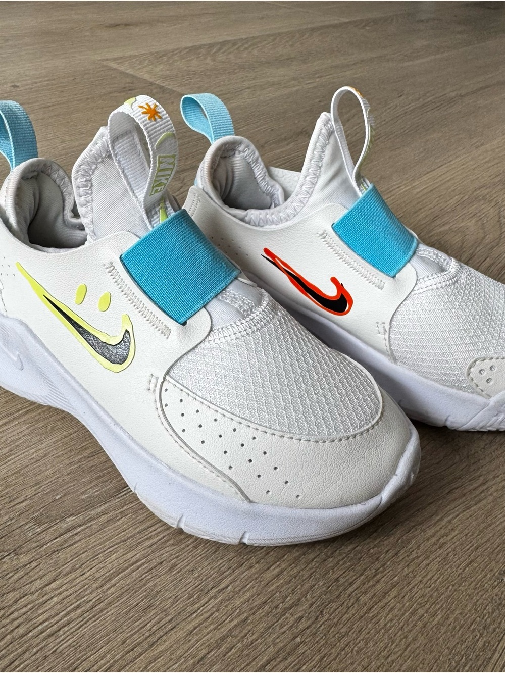 Nike Flex Runner 3 Kids White Slip-On Sneakers with Blue Strap Smiley